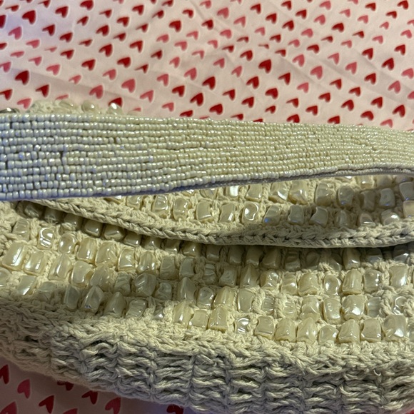 Chic Cream Shoulder Bag - Picture 3 of 5